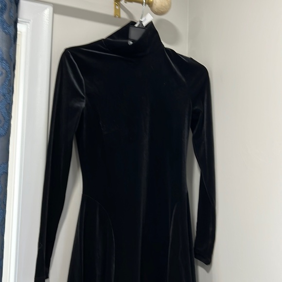 Susana Monaco LONG SLEEVE MOCK NECK STRETCH VELVET MINIDRESS IN BLACK - Picture 3 of 9